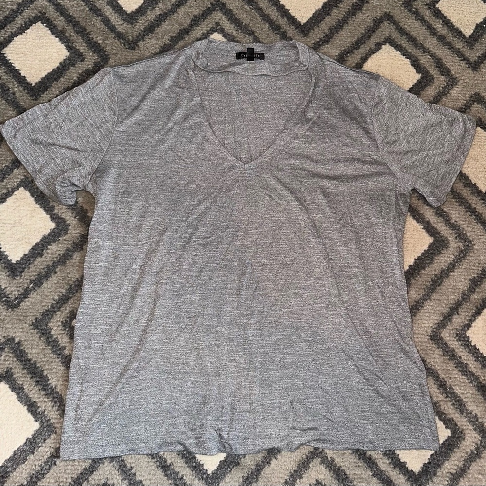 Choker v neck tshirt